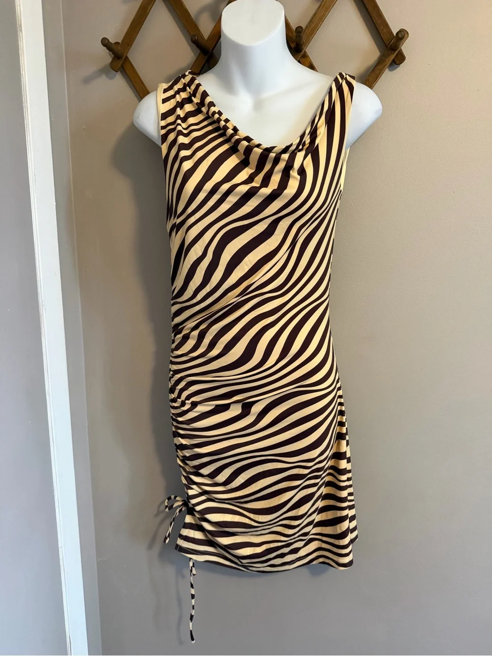 NWT White Fox Boutique Trip Of A Lifetime Mini Dress Caribbean Waves M - Picture 6 of 12